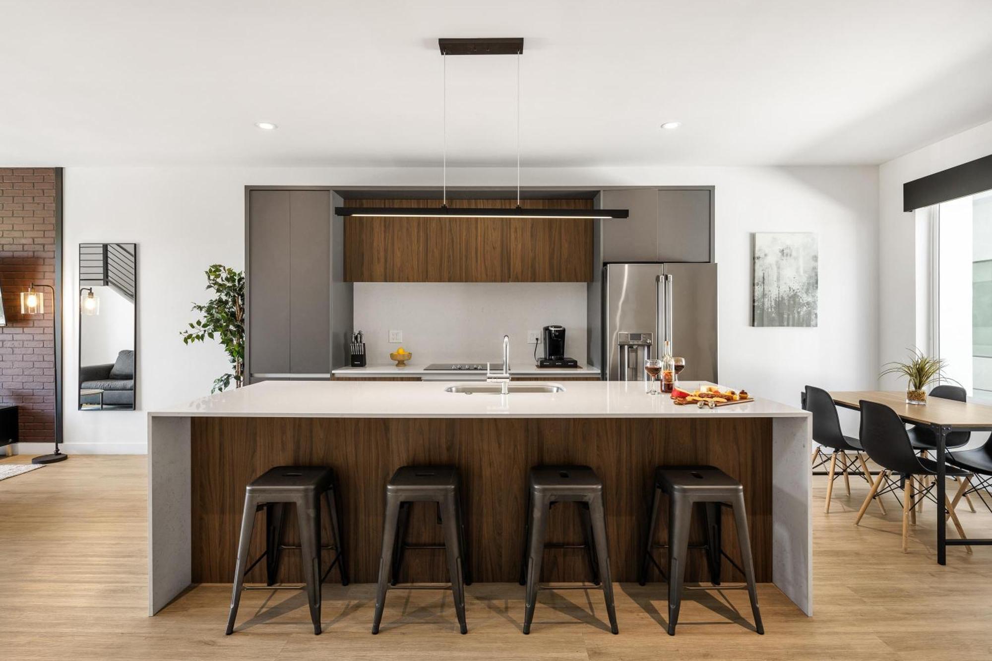 Chaparral - 2 Units - Jacuzzi - Heart Of Old Town *